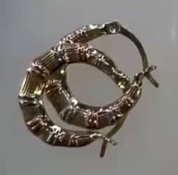 Aretes de aro con textura grabada oro 10k