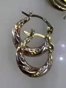 Aretes de aro texturizados pequeños oro 10k